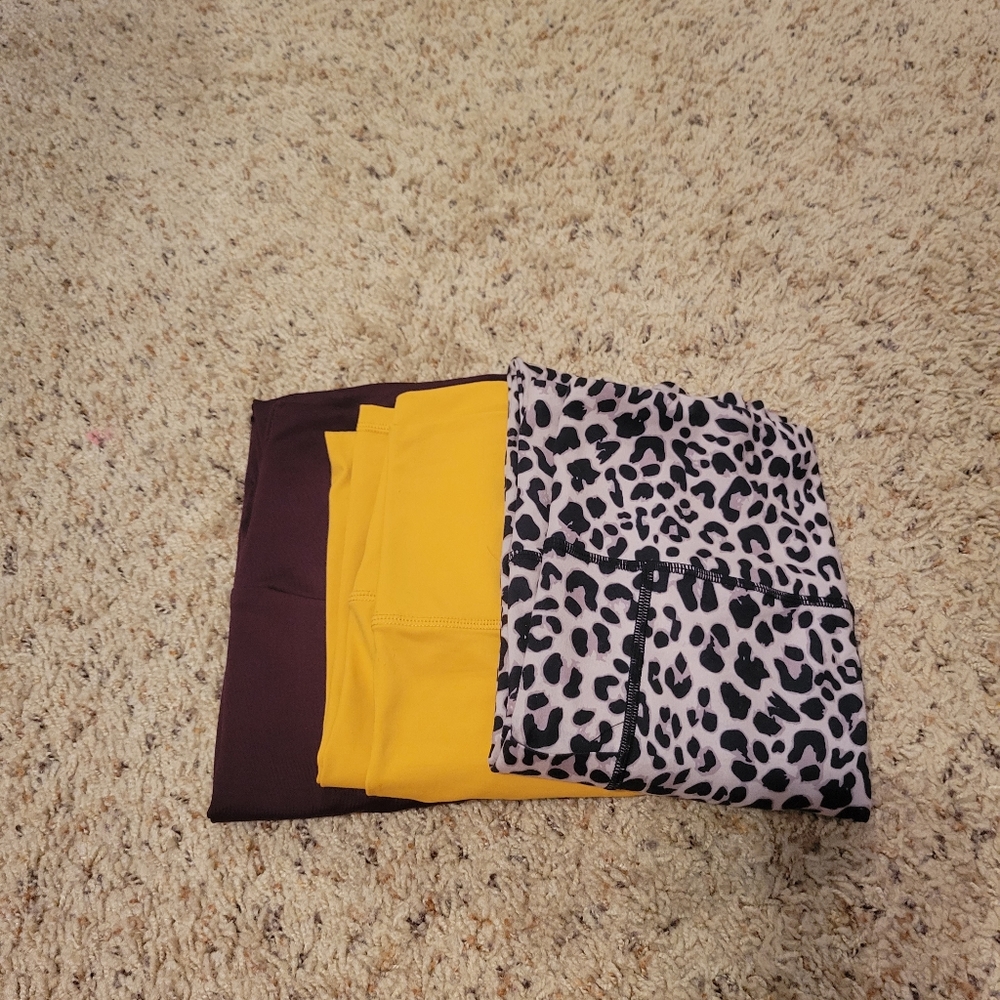 bundle of 3 leggings